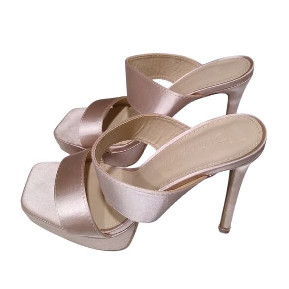 [H275] WILD DIVA Nude Satin Platform Square Toe, Size 6.5 - Picture 7 of 8